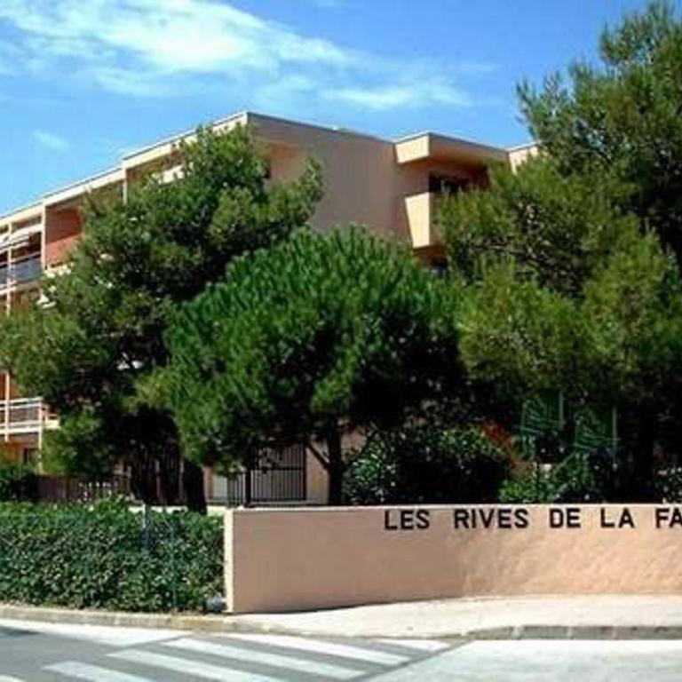 Studio à Bormes-les-Mimosas avec accès plage, terrasse et parking - FR-1-251-875 - Apartamento - 8