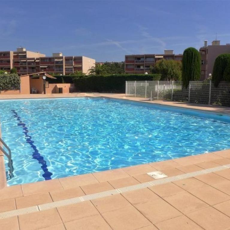 Studio à Bormes-les-Mimosas avec accès plage, terrasse et parking - FR-1-251-875 - Apartamento - 10