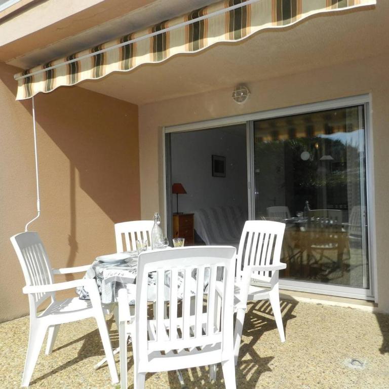 Studio à Bormes-les-Mimosas avec accès plage, terrasse et parking - FR-1-251-875 - Apartamento - 12