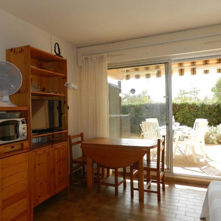 Studio à Bormes-les-Mimosas avec accès plage, terrasse et parking - FR-1-251-875 - Apartamento - 13