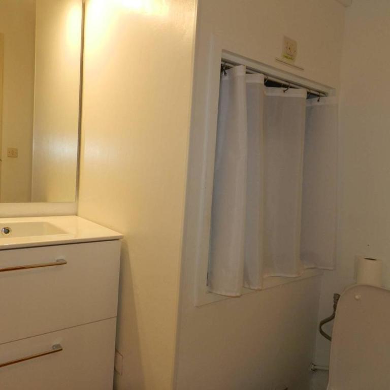 Studio à Bormes-les-Mimosas avec accès plage, terrasse et parking - FR-1-251-875 - Apartamento - 16