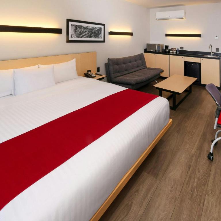 City Express Plus by Marriott Ciudad de México Mundo E - Habitación Doble Superior con sofá cama - 3