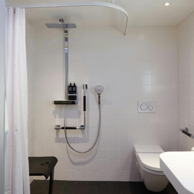 citizenM Paris Opera - Chambre Lit King-Size Accessible aux Personnes à Mobilité Réduite - 8