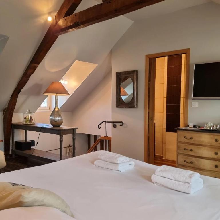 Chambres Houdaille - Chambre Double Confort - Vue sur Port - 3ème Étage - 12
