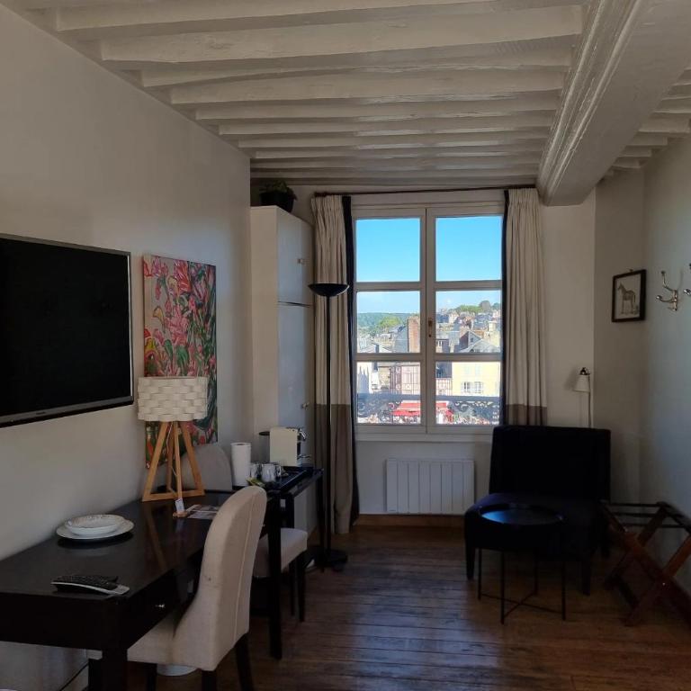 Chambres Houdaille - Chambre Double Confort - Vue sur Port - 2ème Étage - 10
