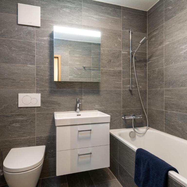 Beautiful Modern family apartment with free parking - Apartment - 3
