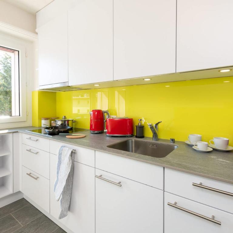 Beautiful Modern family apartment with free parking - Apartment - 2