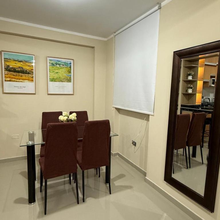 Apartamento de 3 habitaciones, Cocina Americana y Salón Moderno - Three-Bedroom Apartment - 4