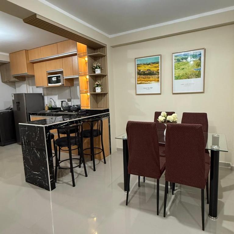Apartamento de 3 habitaciones, Cocina Americana y Salón Moderno - Three-Bedroom Apartment - 5