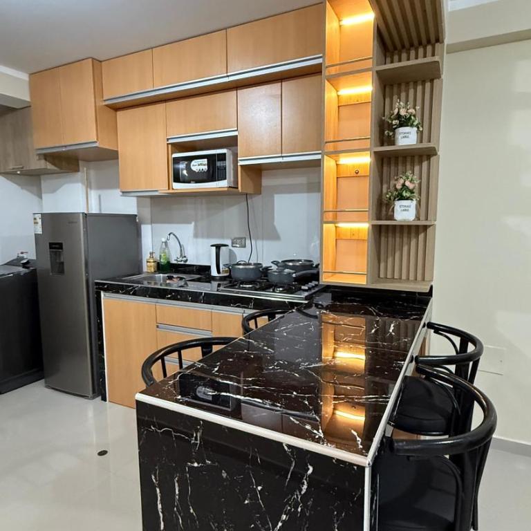 Apartamento de 3 habitaciones, Cocina Americana y Salón Moderno - Three-Bedroom Apartment - 6