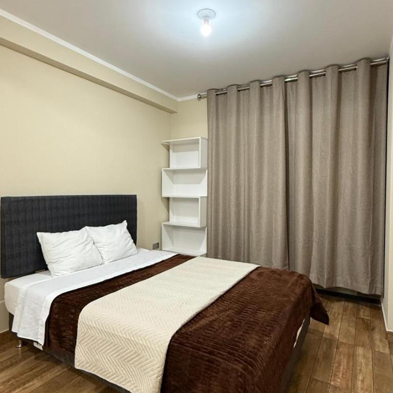 Apartamento de 3 habitaciones, Cocina Americana y Salón Moderno - Three-Bedroom Apartment - 13