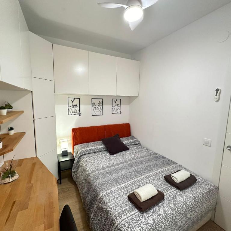 Rooms Borrells - Habitación Doble con baño compartido - 3