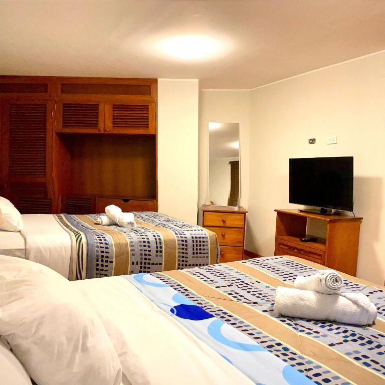 Suite Independiente con Baño Privado – Miraflore - Comfort Quadruple Room - 4