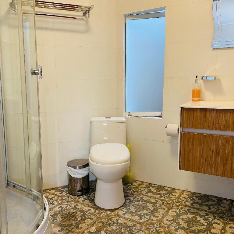 Suite Independiente con Baño Privado – Miraflore - Comfort Quadruple Room - 10