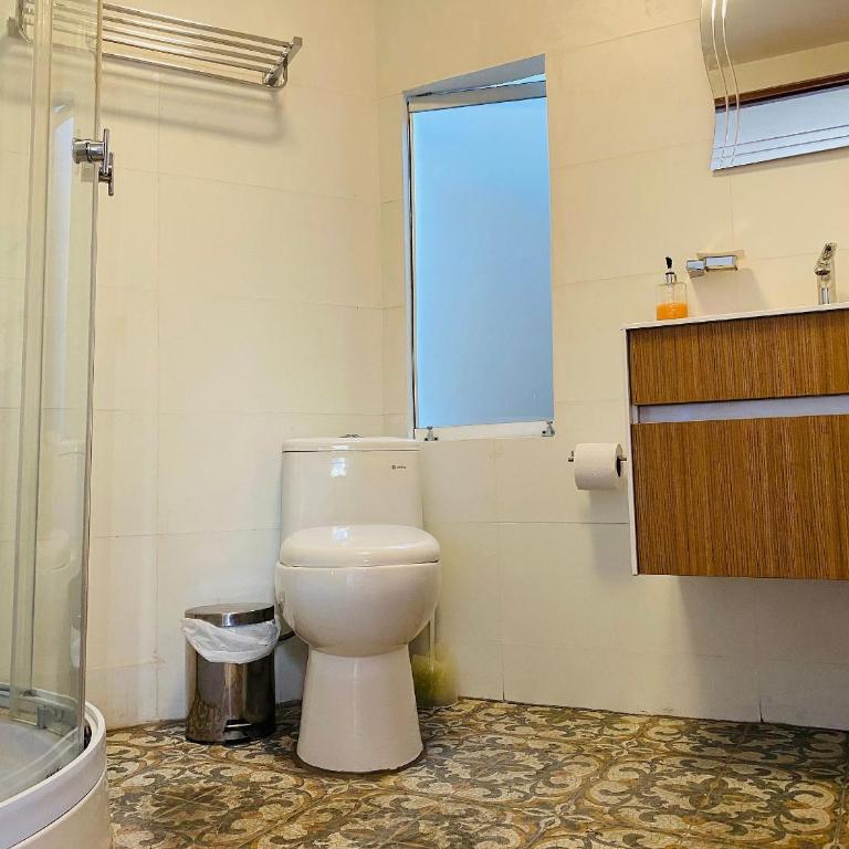 Suite Independiente con Baño Privado – Miraflore - Comfort Quadruple Room - 11