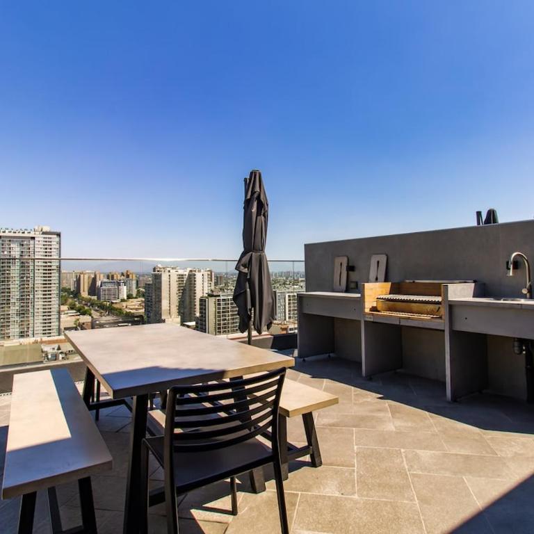 Confort y Estilo cerca e Metro Irarrázaval - Two-Bedroom Apartment - 2