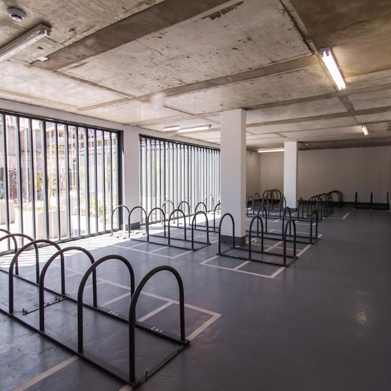 Confort y Estilo cerca e Metro Irarrázaval - Two-Bedroom Apartment - 24