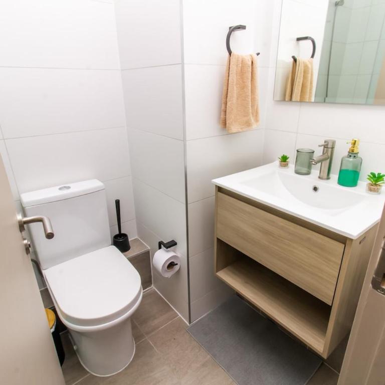 Confort y Estilo cerca e Metro Irarrázaval - Two-Bedroom Apartment - 30