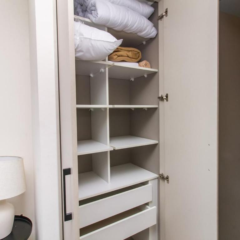 Confort y Estilo cerca e Metro Irarrázaval - Two-Bedroom Apartment - 32
