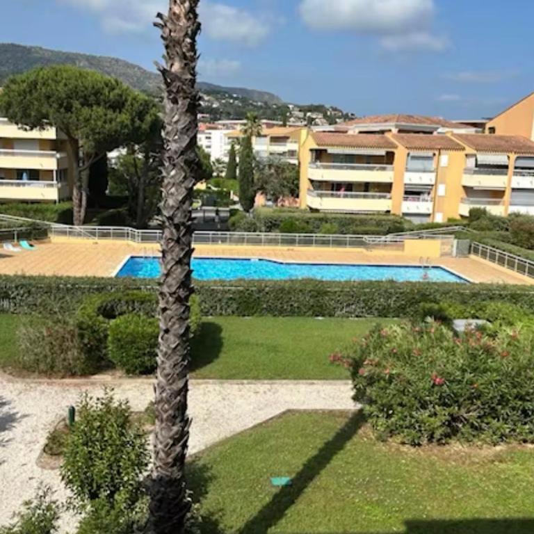Résidence privée avec balcon, piscine et place de parking - Appartamento con 2 Camere da Letto e Vista Piscina - 9