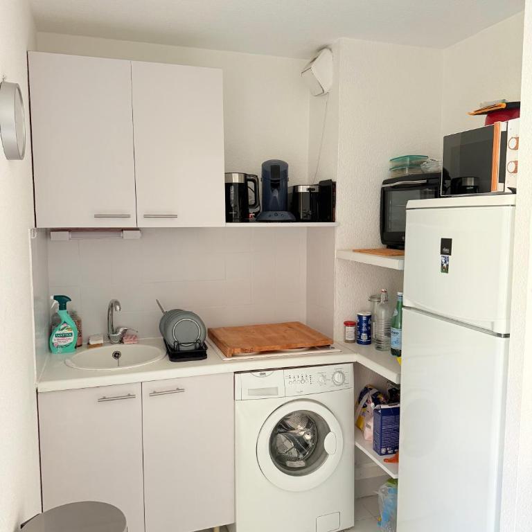 Résidence privée avec balcon, piscine et place de parking - Appartamento con 2 Camere da Letto e Vista Piscina - 7