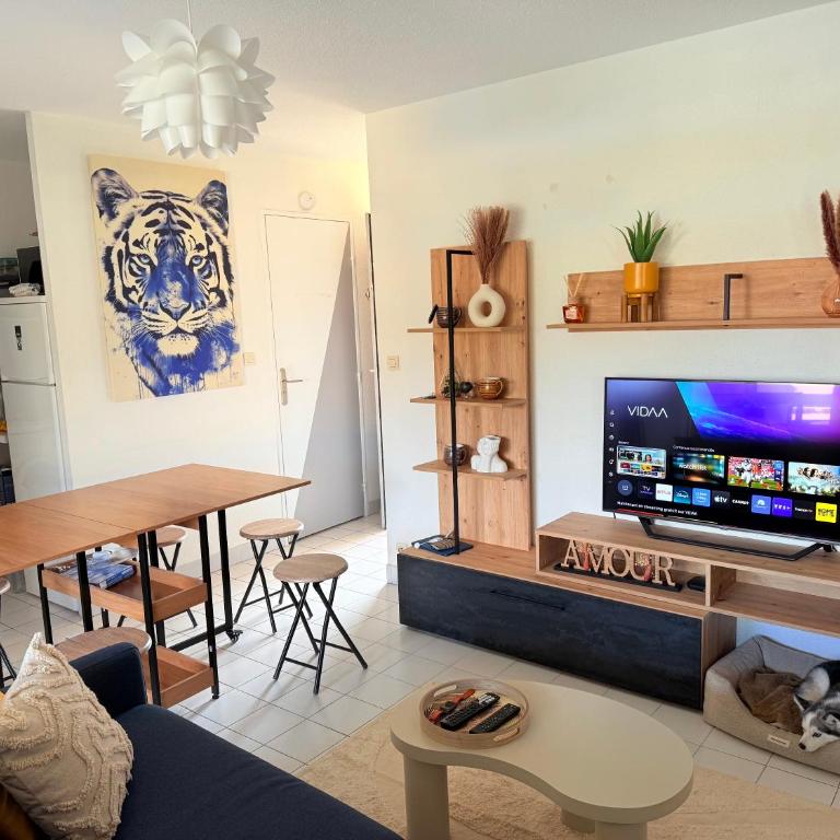 Résidence privée avec balcon, piscine et place de parking - Appartamento con 2 Camere da Letto e Vista Piscina - 3