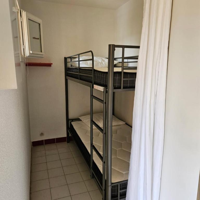 Résidence privée avec balcon, piscine et place de parking - Appartamento con 2 Camere da Letto e Vista Piscina - 6