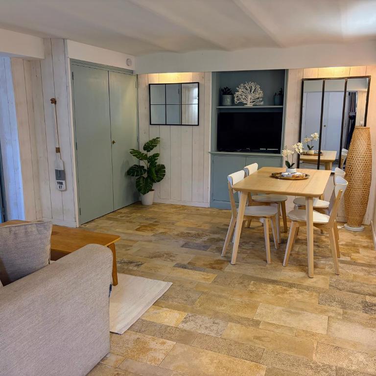 Villa St Laurent - Bel appartement refait à neuf à 50 m de la Plage - Apartamento - 11