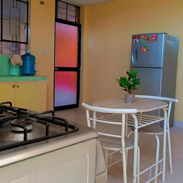 Departamento amoblado en primer piso 200 MTS a tu disposición con todos los servicios - Two-Bedroom Apartment - 4