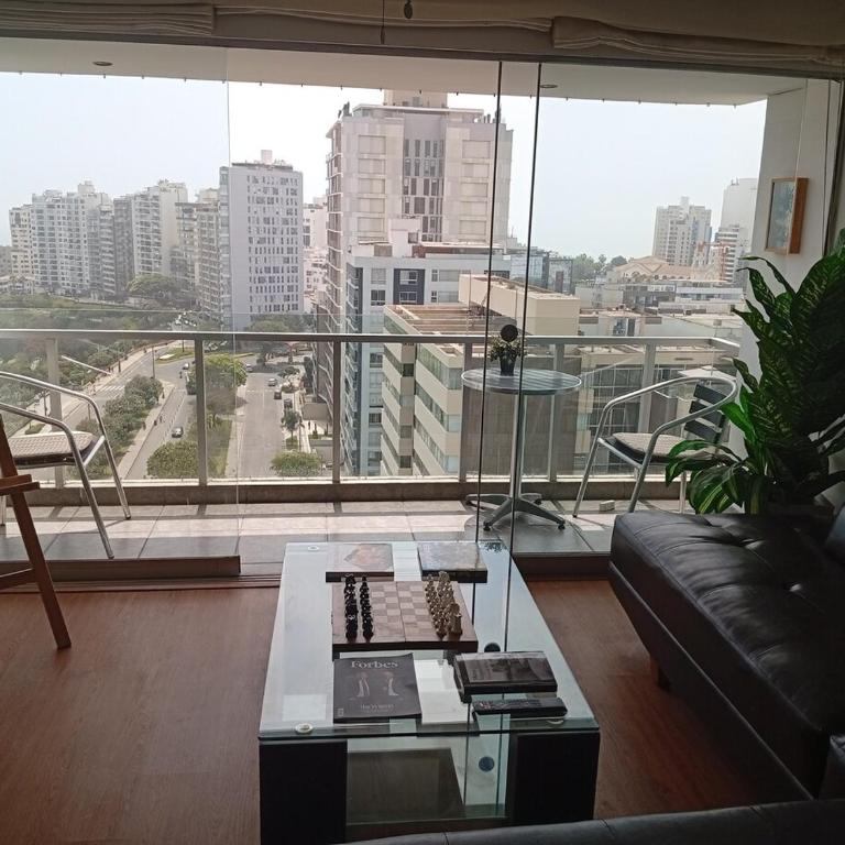 Large Oceanview Balcony Apartment in Miraflores - Three-Bedroom Apartment - 1