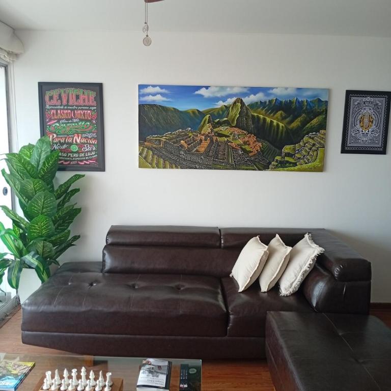 Large Oceanview Balcony Apartment in Miraflores - Three-Bedroom Apartment - 12