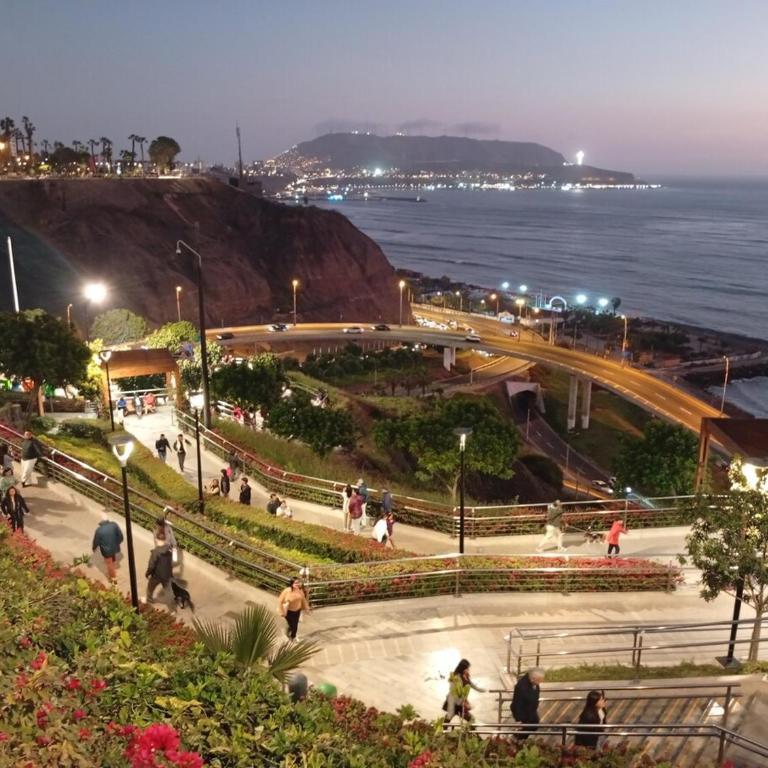 Large Oceanview Balcony Apartment in Miraflores - Three-Bedroom Apartment - 32