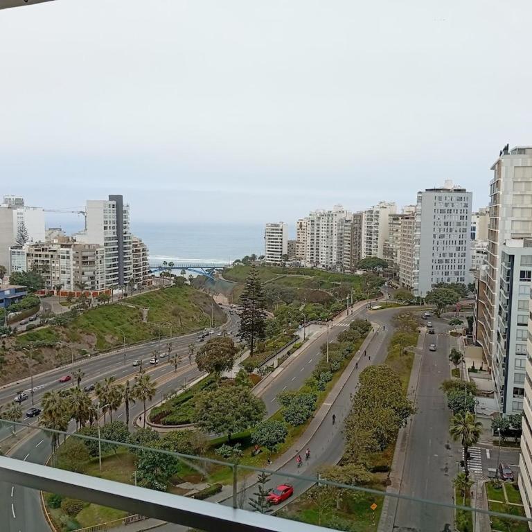 Large Oceanview Balcony Apartment in Miraflores - Three-Bedroom Apartment - 37