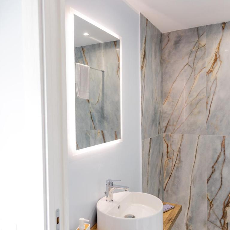 Casa twins - Double Room with Balcony - 4