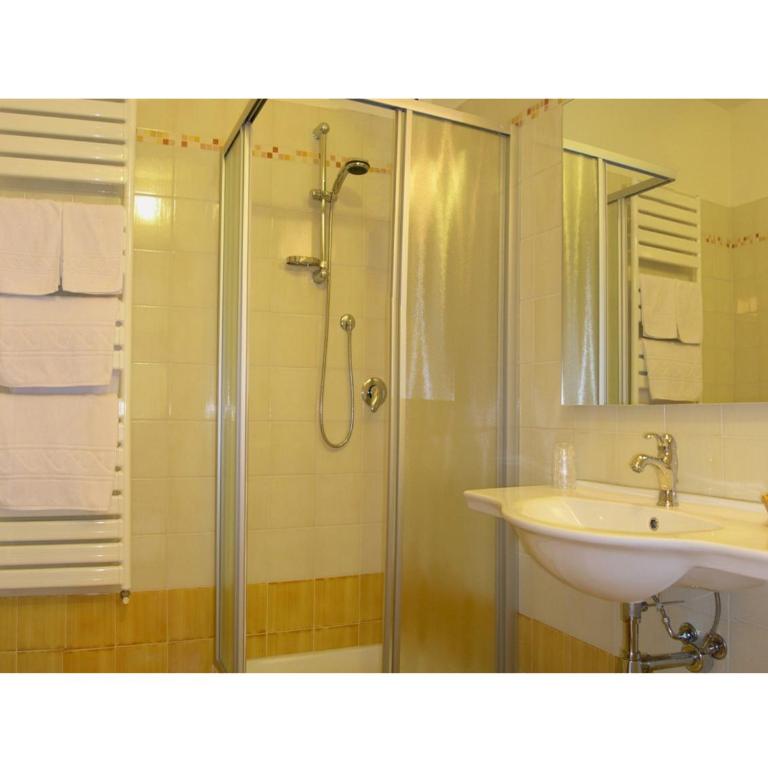 Residence Miralago Rooms & Apartments - Camera Familiare (2 Adulti + 1 Bambino) - 9