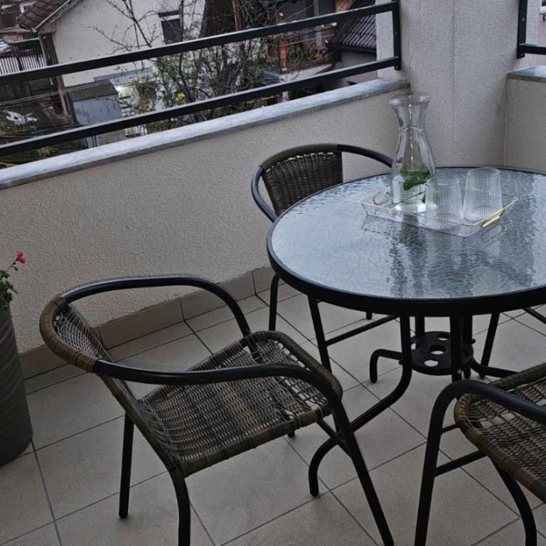 SarajevoCityView1 - Deluks Apartman sa 2 Spavaće Sobe i Pogledom na Vrt - 18