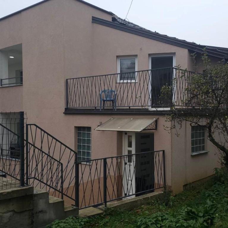 SarajevoCityView1 - Deluks Apartman sa 2 Spavaće Sobe i Pogledom na Vrt - 19