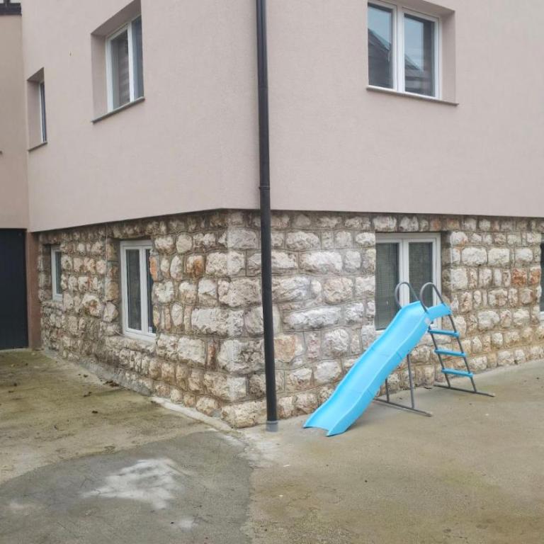 SarajevoCityView1 - Deluks Apartman sa 2 Spavaće Sobe i Pogledom na Vrt - 21