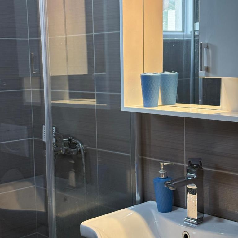 Kolibri Apartment - Two-Bedroom Apartment with Terrace and Sea View - 14
