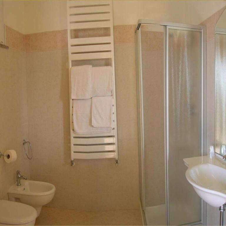 Residence Miralago Rooms & Apartments - Camera Familiare Large (2 Adulti + 1 Bambino) - 1