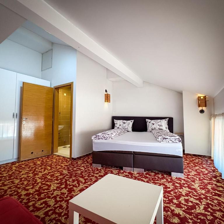 Residence Mahala - Boutique Stay Near Old Town - Deluks Dvokrevetna Soba sa Bračnim Krevetom - 1