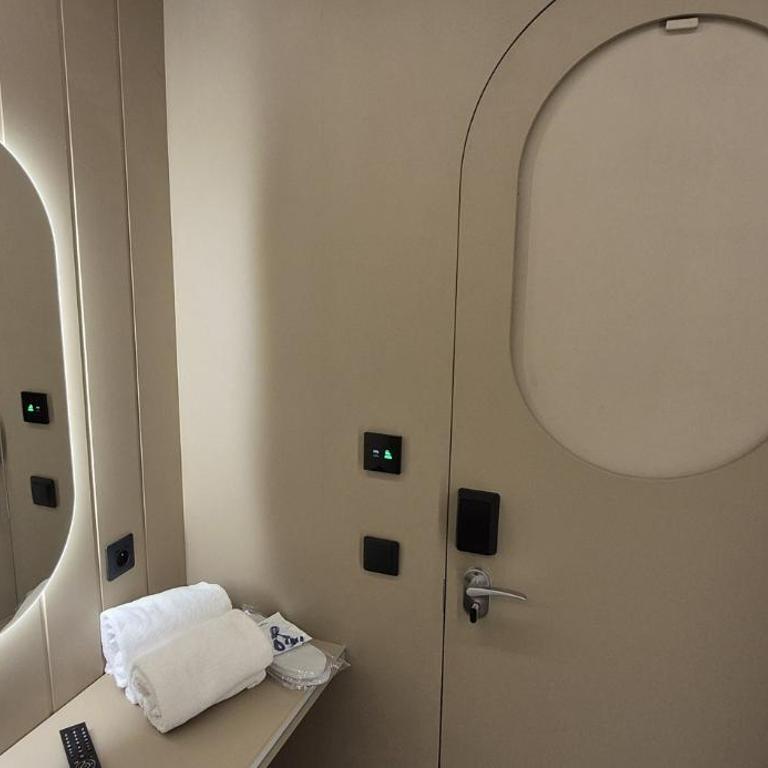 Wostel The Comfort Hostel - Private XL Upper Hub - 5