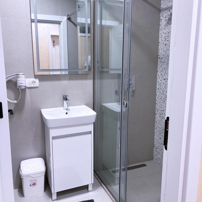 Apartments Aerodrom - Apartman s 1 Spavaćom Sobom i Terasom - 5