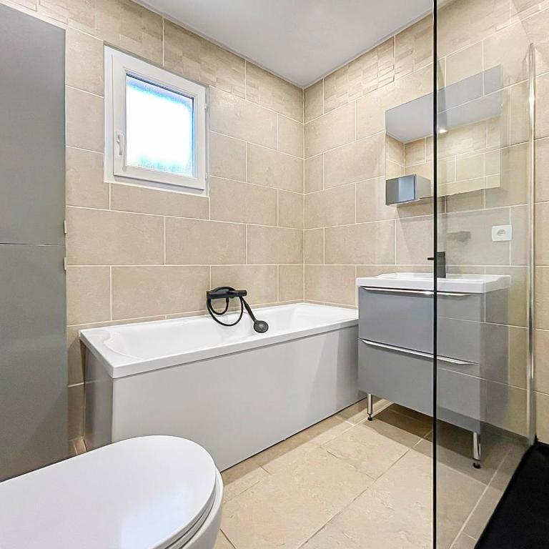 Séjour golf & piscine à Béziers - Maison 3 Chambres - 9