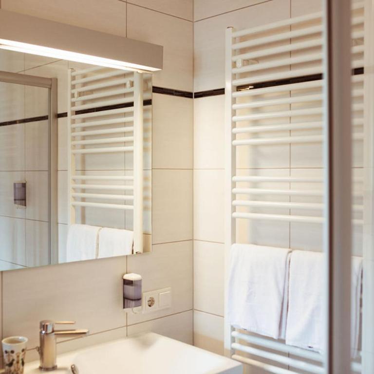 Rudolfshöhe - Doppelzimmer mit Seeblick - 8