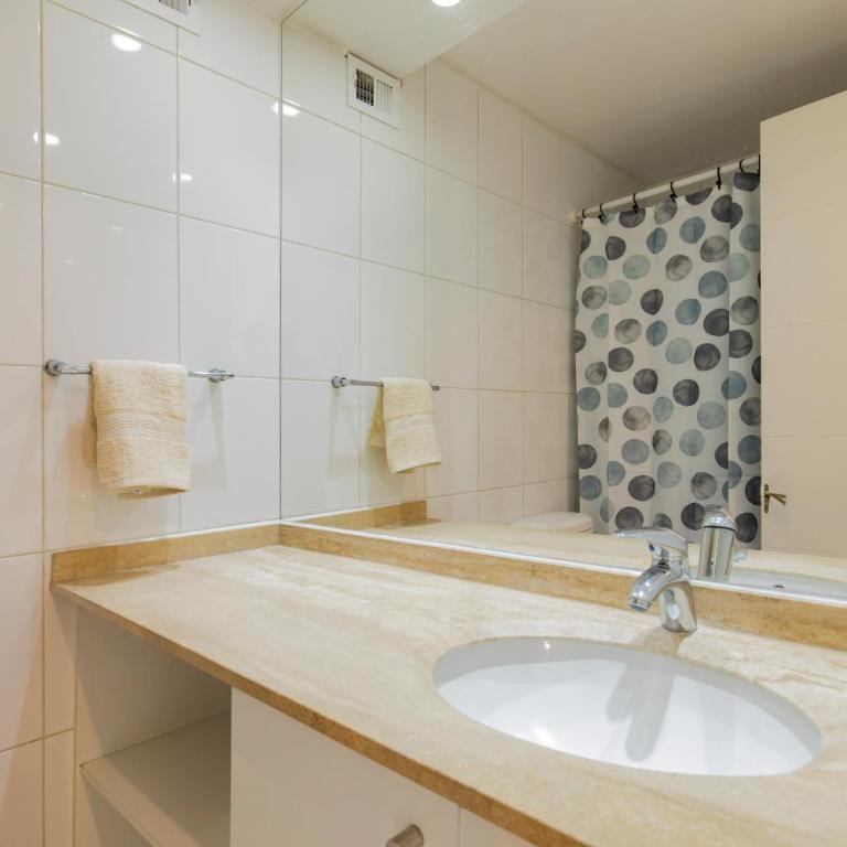 Costanera Center - vistas, metro, parking mm275 - Two-Bedroom Apartment with Balcony and Terrace - 23