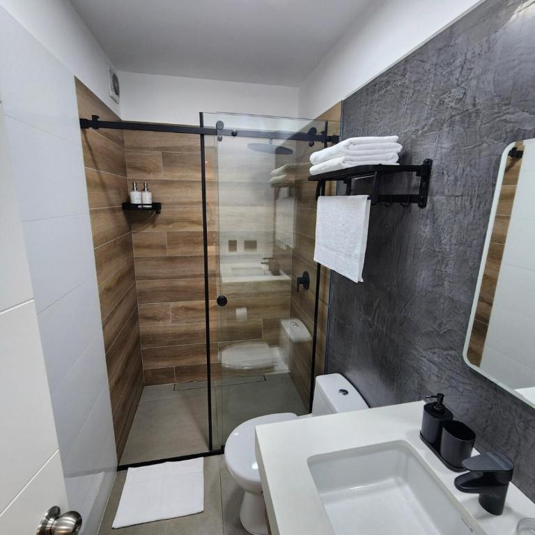 Elegante Departamento de Estreno en Centro Financiero - Two-Bedroom Deluxe Apartment with Balcony - 20