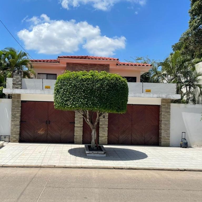Habitación amplia y cómoda con baño privado-Zona Norte, Santa Cruz - Double Room with Private Bathroom - 8