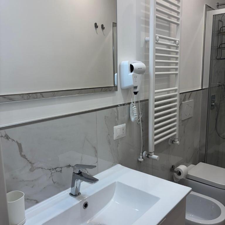 Domus Augustea Holiday Apartments - Camera Matrimoniale con Bagno Privato Esterno - 19