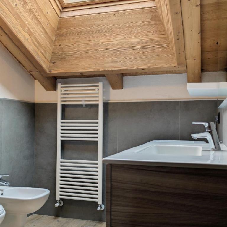 Silva: The Alpine Chalet - One-Bedroom Apartment with Balcony - 12